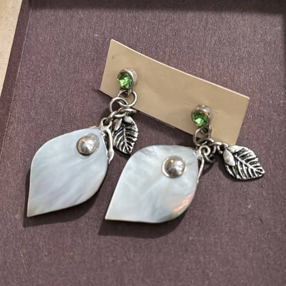💜 3/$10 Mother of Pearl and Green Leaf Dangly Earrings - Picture 3 of 5